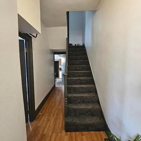 Homestay Family Near Queen Mary College