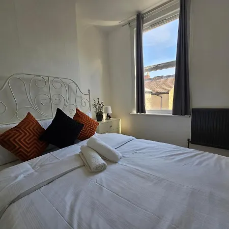 Family Near Queen Mary College * London