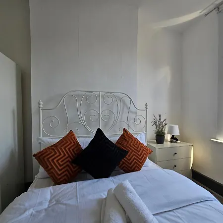 Homestay Family Near Queen Mary College