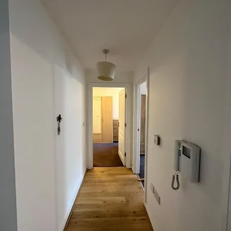 Apartment New Build 2 Bedroom With 2 Bath In London
