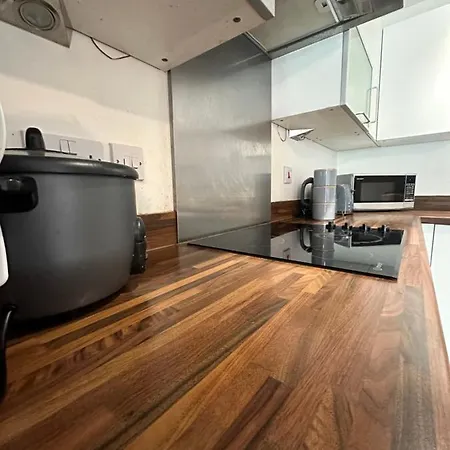 New Build 2 Bedroom With 2 Bath In London
