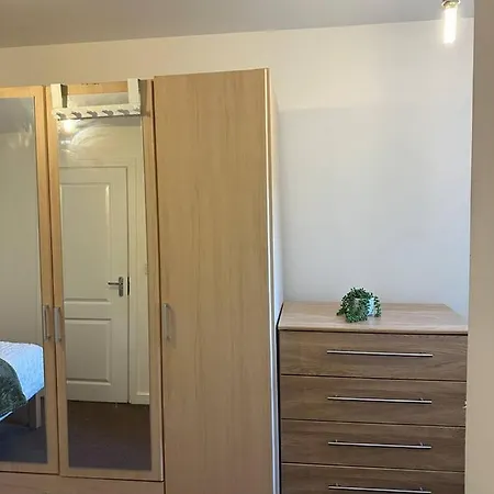 New Build 2 Bedroom With 2 Bath In London