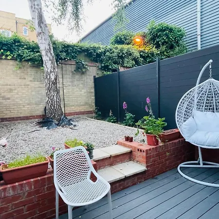Riverside En Double E14 Guest house *