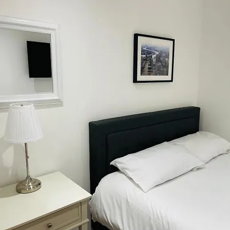 Riverside En Double E14 Guest house *