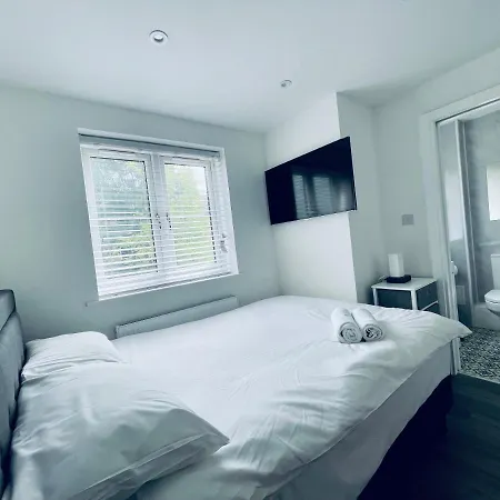 Riverside En Double E14 Guest house London