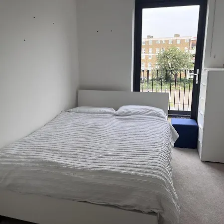 Apartment Lovely Charming 2-bedroom In Bow *