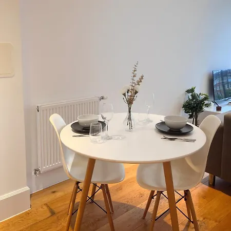 Apartment Lovely Charming 2-bedroom In Bow London
