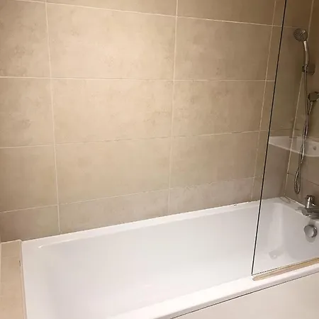 Lovely Charming 2-bedroom In Bow Apartment