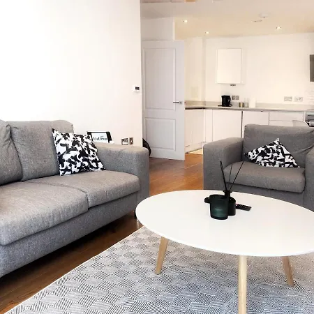 Lovely Charming 2-bedroom In Bow *