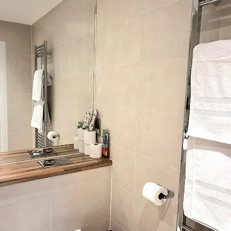 Apartment Lovely Charming 2-bedroom In Bow