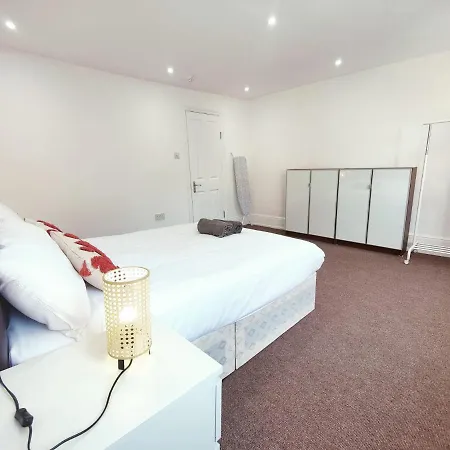 Apartment 3 Bed Flat Close To Liverpool St & Brick Lane *
