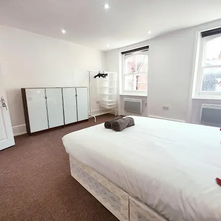 3 Bed Flat Close To Liverpool St & Brick Lane Apartment London