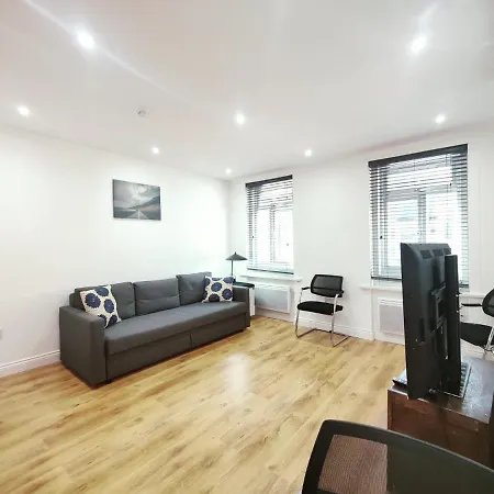 3 Bed Flat Close To Liverpool St & Brick Lane *