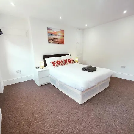 Apartment 3 Bed Flat Close To Liverpool St & Brick Lane London
