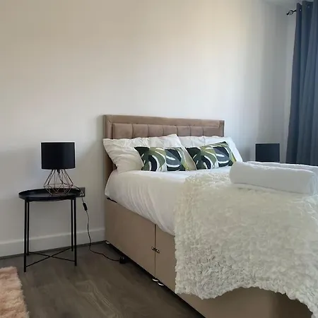 Holiday home Contemporary Haven: 4-bed House In Dagenham