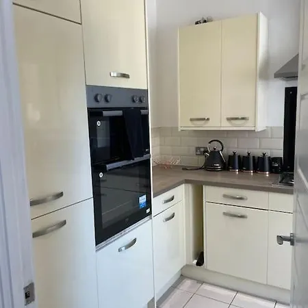 Holiday home Contemporary Haven: 4-bed House In