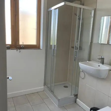 Contemporary Haven: 4-bed House In