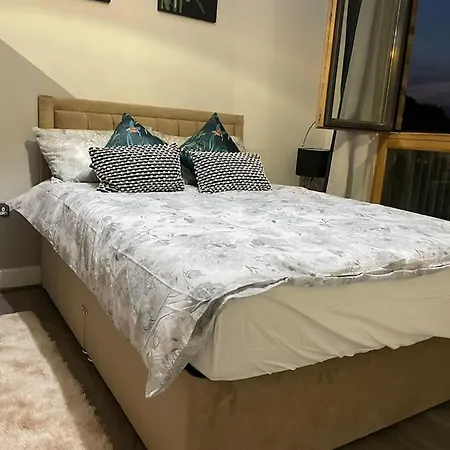 Holiday home Contemporary Haven: 4-bed House In Dagenham