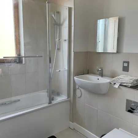 Contemporary Haven: 4-bed House In Dagenham