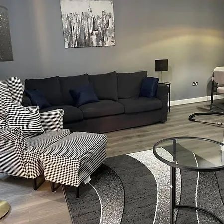 Holiday home Contemporary Haven: 4-bed House In Dagenham