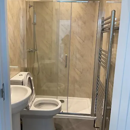 Beautiful Share 7 Of Double Bedroom House With Private Bathroom And Toilets Holiday home *