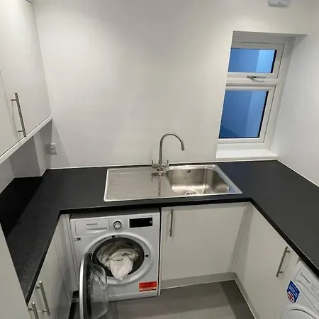 Holiday home Beautiful Share 7 Of Double Bedroom House With Private Bathroom And Toilets *
