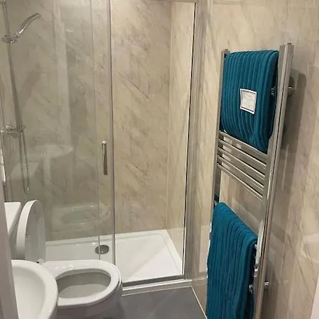 Beautiful Share 7 Of Double Bedroom House With Private Bathroom And Toilets Holiday home Bexleyheath