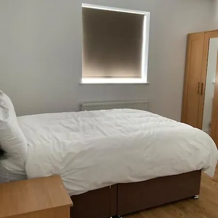 Holiday home Beautiful Share 7 Of Double Bedroom House With Private Bathroom And Toilets *