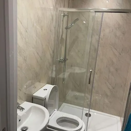 Beautiful Share 7 Of Double Bedroom House With Private Bathroom And Toilets Holiday home *