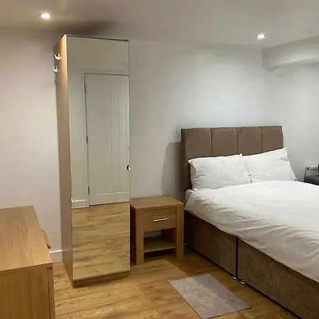 Holiday home Beautiful Share 7 Of Double Bedroom House With Private Bathroom And Toilets