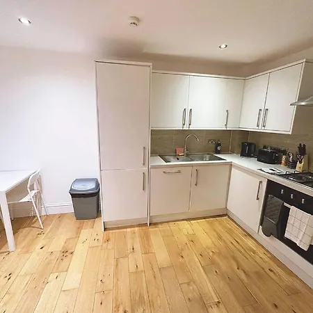 アパート 1 Bed Flat Near ロンドン