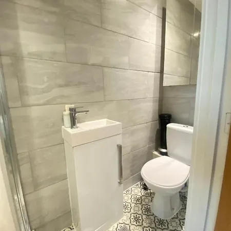 Guest house Cozy En-suite Near Stratford *