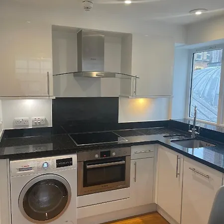 Apartment 1 Bed With Roof Terrace *