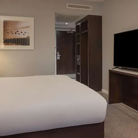 Doubletree By Hilton London Heathrow Airport