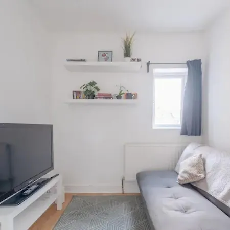 Stylish & Homely 1bd Flat - Walthamstow! Apartment London
