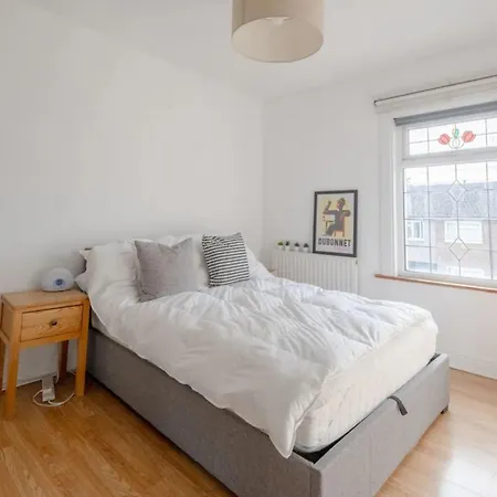 Stylish & Homely 1bd Flat - Walthamstow! Apartment London