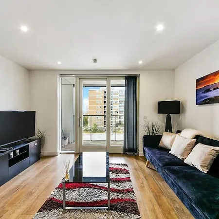 Amazing 2 Bed 2 Bath Flat In Canary Wharf Apartment London