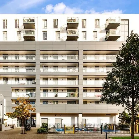 Amazing 2 Bed 2 Bath Flat In Canary Wharf Apartment