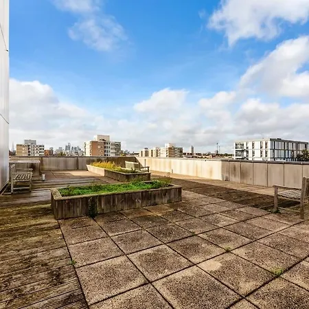 Amazing 2 Bed 2 Bath Flat In Canary Wharf Apartment