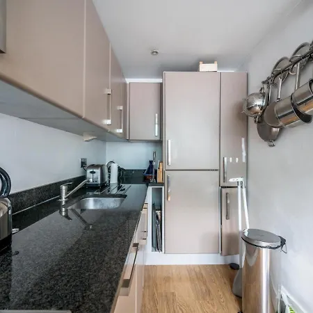 Appartement Cosy And Spacious Flat Near Bridge