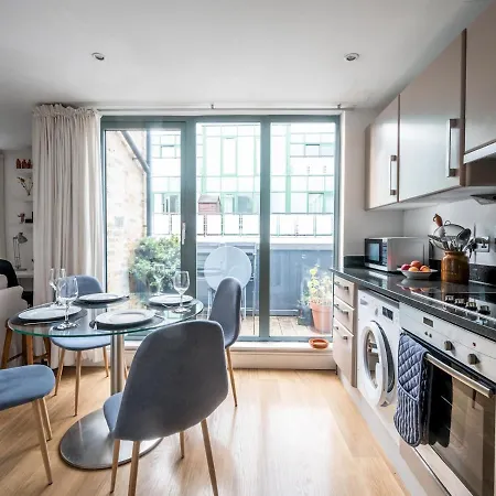 Cosy And Spacious Flat Near Bridge *