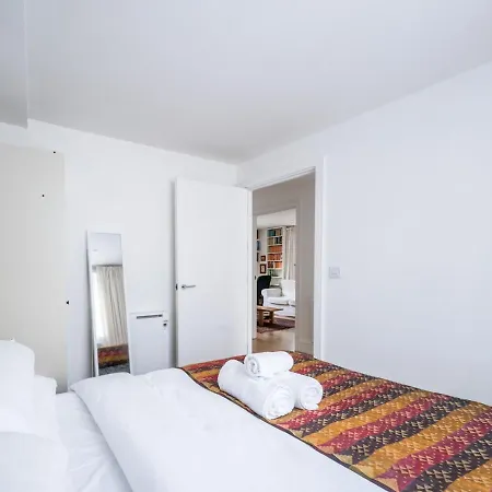 Appartement Cosy And Spacious Flat Near Bridge Londres