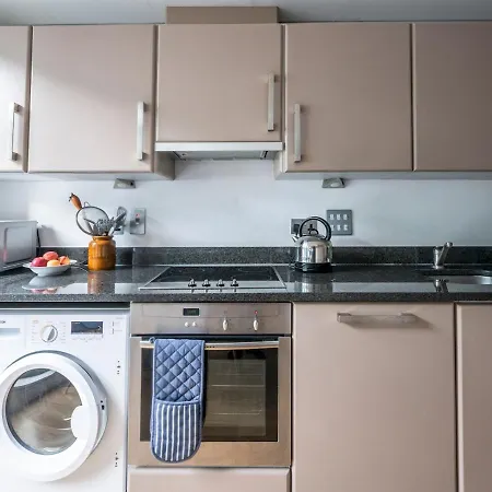 Cosy And Spacious Flat Near Bridge * Londres