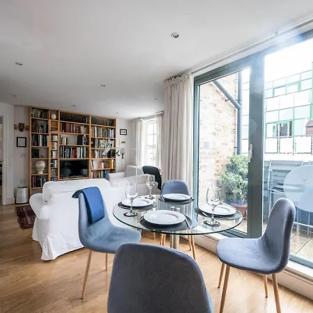 Cosy And Spacious Flat Near Bridge Londres