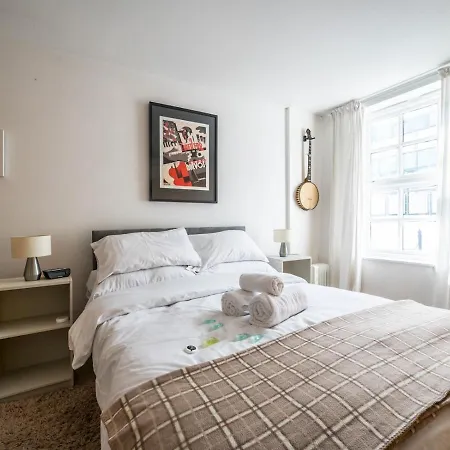 Cosy And Spacious Flat Near Bridge