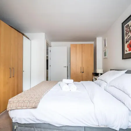 Appartement Cosy And Spacious Flat Near Bridge Londres