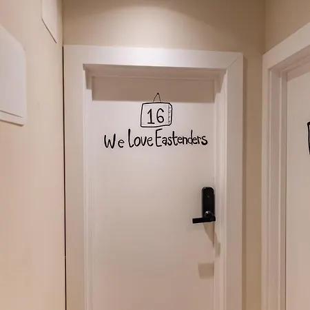 Hostelle - Women Only *