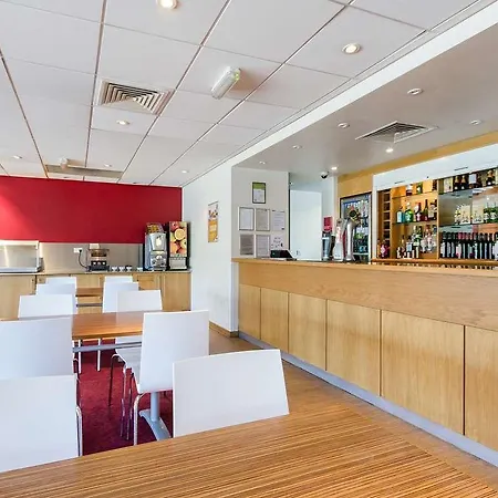 Travelodge Sunbury M3 Лондон