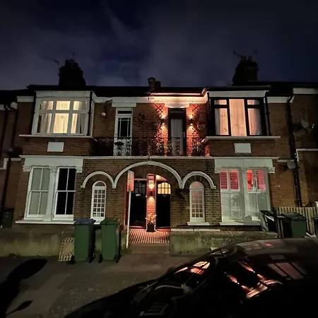 Modern Holiday home London