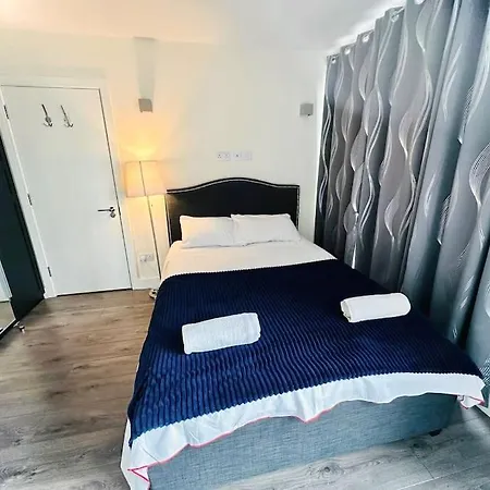 Apartment Luxurious 2 Bedroom Flat In